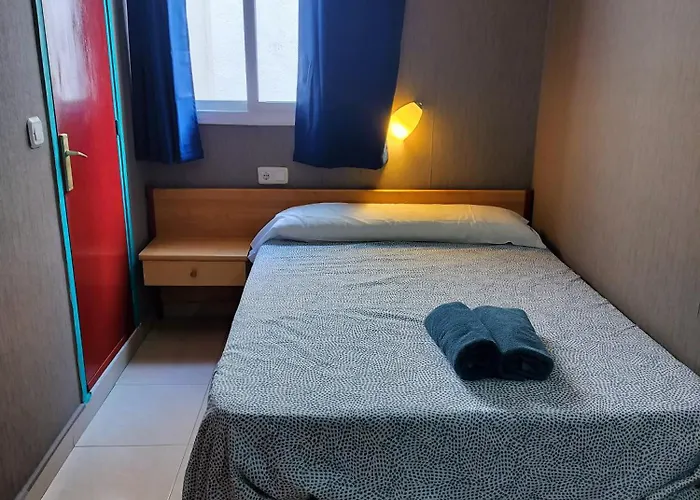 Sant Jordi Cami De Ronda بيت شباب